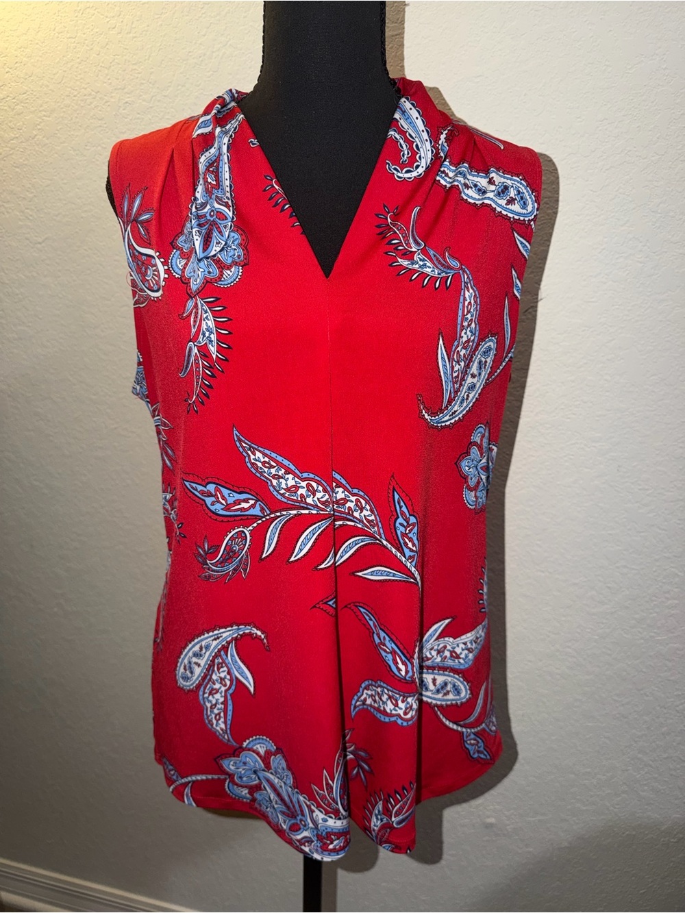 Liz Claiborne Red Paisley Sleeveless V-Neck Camisole